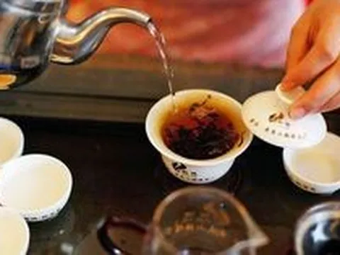 Gây sốt khi vừa đến tay Tổng thống Mỹ: Thế giới kinh ngạc trước loại trà Trung Quốc quý như ‘cả giang sơn’