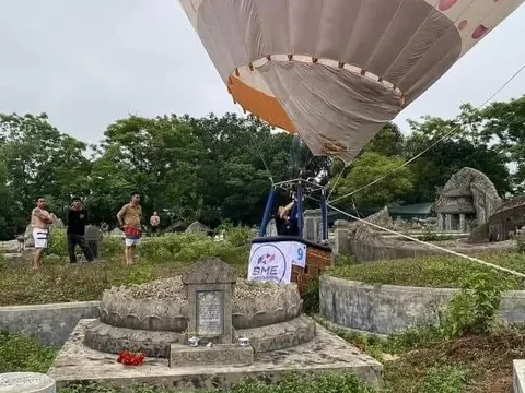 Sự thật hình ảnh khinh khí cầu đáp xuống nghĩa trang