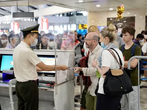 Khách bay tăng vọt, Nội Bài khuyến cáo hành khách dịp lễ 30-4