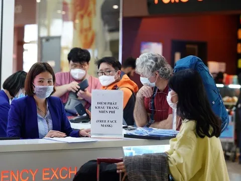 Số ca mắc COVID-19 tăng nhanh, Hà Nội khuyến cáo người dân đeo khẩu trang