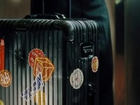 RIMOWA: Ký ức phiêu lưu trên từng vết xước