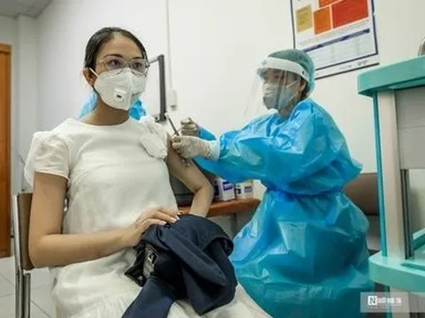 Bác sĩ hướng dẫn chăm sóc khi thai phụ là F0