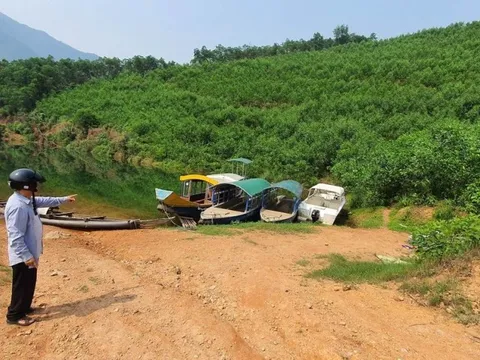 Suối Tiên dưới dãy Bạch Mã “thức giấc”: Ngày vui ngắn chẳng tày gang!