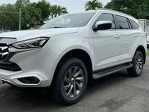 SUV 7 chỗ đua giảm giá trăm triệu xả hàng tồn ở Việt Nam: Từ ‘xe ế’ mu-X đến Fortuner, Santa Fe đều giảm, nhiều nhất 180 triệu đồng