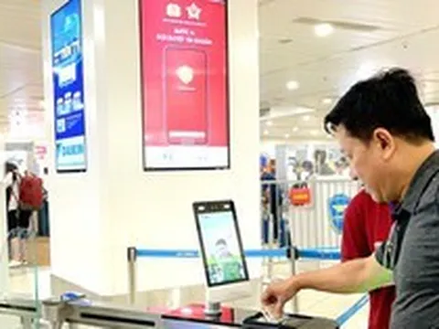 Hành khách làm thủ tục bay ở Nội Bài bằng CCCD gắn chip thế nào?