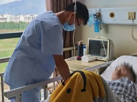 Chán ăn, sốt cao và ớn lạnh, tưởng bệnh vặt hóa ra bị ký sinh trùng 'ăn rỗng' 1 bên gan