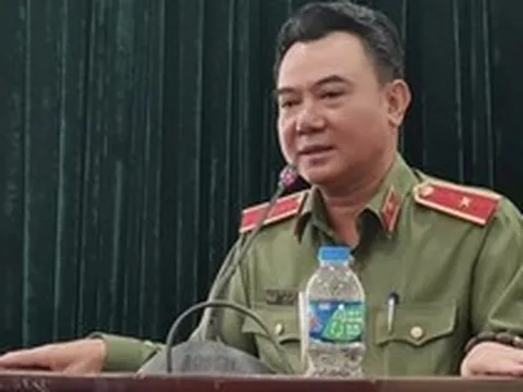 Cựu thiếu tướng bị cáo buộc môi giới hối lộ như thế nào ở vụ "chuyến bay giải cứu"?