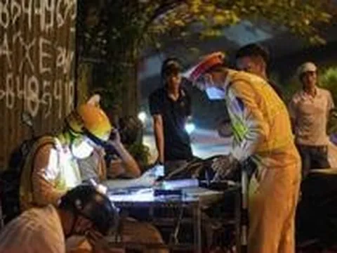 Vi phạm nồng độ cồn kịch khung, tài xế ở Hà Nội khóc xin tha