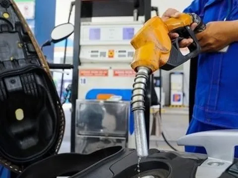 Giá xăng trong nước ngày mai có khả năng quay đầu giảm