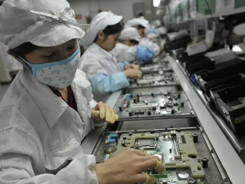 Apple nói lời 'chia tay cay đắng' với Trung Quốc, 'công xưởng iPhone' ngay lập tức cắt hơn 10% lương, 'mất' 1 nửa nhân sự