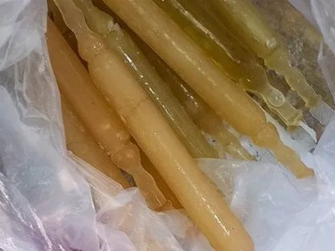 Hàng chục học sinh ở Quảng Nam đi cấp cứu sau khi ăn kem ống