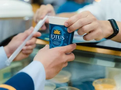 Bán trà sữa trên máy bay, thu trăm triệu mỗi ngày