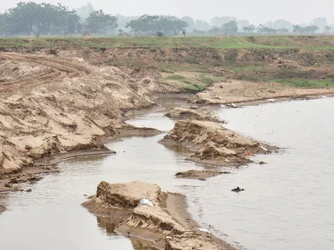 Chủ tịch Hà Nội: Kiểm tra, xử lý nghiêm thông tin dân khốn khổ vì "cát tặc"