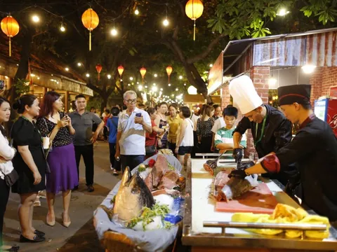 Chen nhau khám phá "thiên đường" món ngon tại lễ hội ẩm thực ở TP HCM
