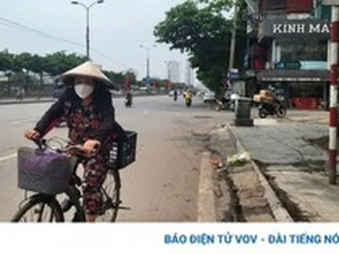 Bất chấp nguy cơ tai nạn, nhiều người ngang nhiên đi ngược chiều trên đường Hà Nội