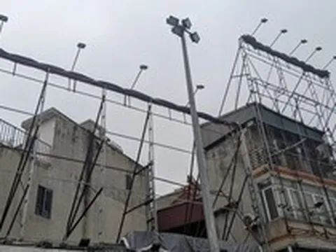 Yêu cầu xử lý ma trận hàng trăm bảng biển quảng cáo trơ khung có dấu hiệu vi phạm