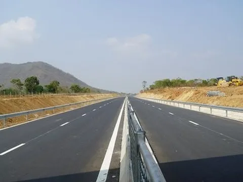 Cao tốc Vĩnh Hảo - Phan Thiết gấp rút thi công để thông xe dịp Lễ 30/4