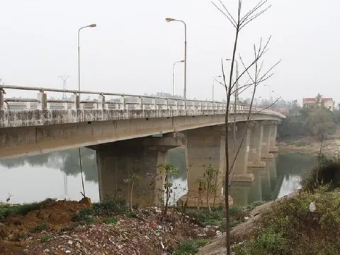 Buồn chuyện gia đình, người phụ nữ gieo mình xuống sông tự tử để lại 4 con thơ