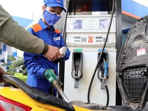 Giá xăng, dầu đồng loạt giảm giá