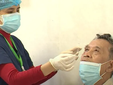 Dịch COVID-19 hôm nay: 2.474 ca mắc, Bộ Y tế khuyến cáo đẩy nhanh tiêm vắc-xin cho nhóm nguy cơ cao