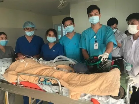 Người phụ nữ bị cây xanh đổ đè ngang người đã được xuống Tp.HCM điều trị