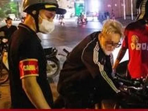 Cảnh sát 141 hóa trang tóm các 'quái xế' nẹt pô, lạng lách trên phố Hà Nội