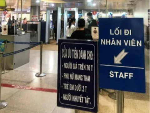 Sau phản ánh của khách, Tân Sơn Nhất bổ sung biển báo ưu tiên người khuyết tật