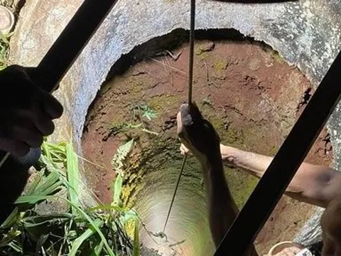 Người phụ nữ bị rơi xuống giếng sâu 18m trong lúc đi làm rẫy thuê