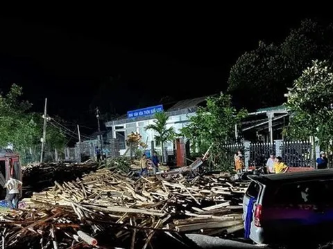 Vụ lật xe chở gỗ, 6 người trọng thương: Mổ đẻ cứu hai mẹ con sản phụ