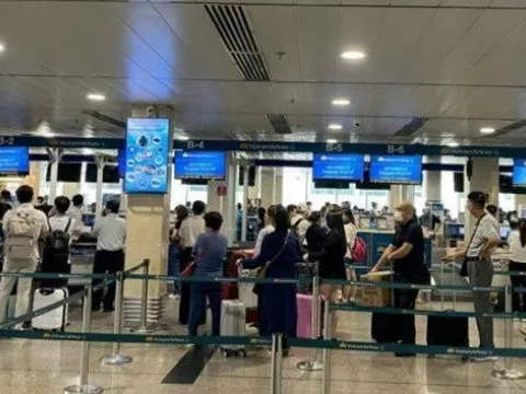 Kiểm tra sân bay Tân Sơn Nhất sau phản ánh "chờ lâu, gánh phí"
