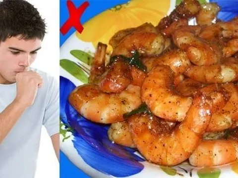 Ai không nên ăn tôm?