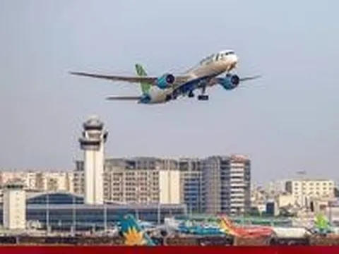 Vì sao giá vé máy bay sát kỳ nghỉ lễ 30/4 lại giảm mạnh?