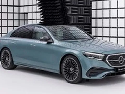 Ra mắt Mercedes-Benz E-Class 2024: Đèn lạ mắt, nhiều màn hình như EQS, đủ trò chơi game đến xem TikTok