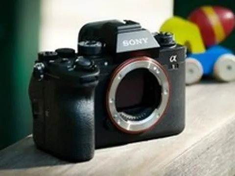 Bi hài chuyện Sony đi làm máy ảnh: 'Lừa' Canon, Nikon để giành thị phần nhưng rồi lại để mất ngôi vương chỉ sau 1 năm
