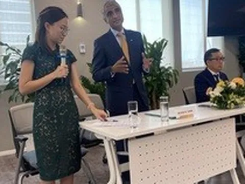 Manulife hứa giải quyết dứt điểm vụ khách gửi tiết kiệm biến thành mua bảo hiểm