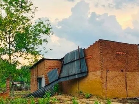 Bình Thuận: Thiệt hại nhà cửa, tài sản do mưa đá kèm theo dông, lốc xoáy