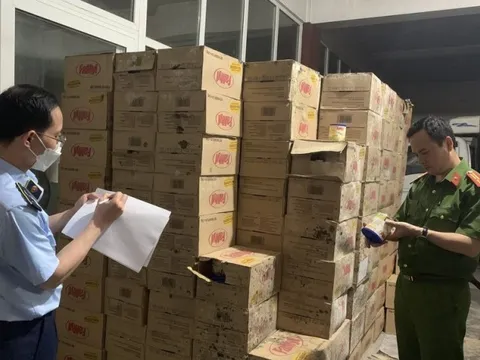 Phát hiện 10 tấn nguyên liệu quá hạn sử dụng làm kem Tràng Tiền số 10