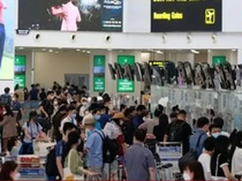 Nghỉ lễ 30/4: Hàng không gần kín chỗ, nhiều đoàn tàu cạn sạch vé đến điểm du lịch