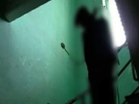 Phát hiện nam sinh lớp 5 tử vong trong tư thế treo cổ tại nhà