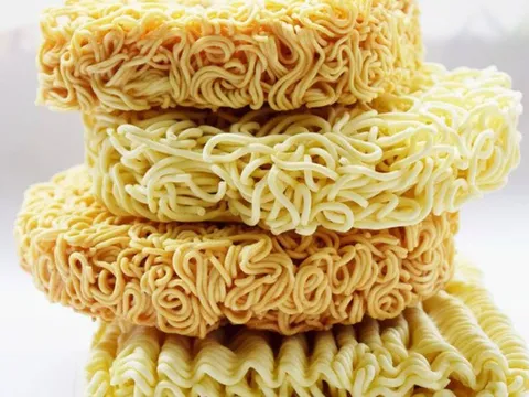 Thực hư tin đồn 'ăn một gói mì ăn liền, gan mất 30 ngày thải độc'