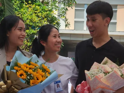 Cuộc gặp gỡ xúc động của các trường hợp thụ tinh ống nghiệm với y, bác sĩ