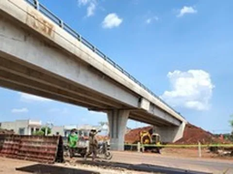 Cao tốc Phan Thiết-Dầu Giây vẫn ngổn ngang trước giờ thông xe ngày mai