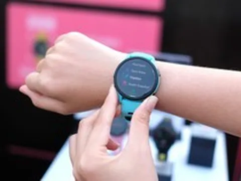 Garmin ra mắt đồng hồ chạy bộ GPS trang bị màn hình AMOLED đầu tiên thế giới, giá từ 11,7 triệu đồng