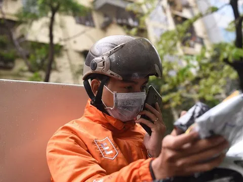 Rủi ro mua hàng online không như quảng cáo, khách muốn "khui hàng" để kiểm tra