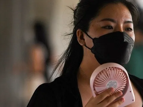 COVID-19: Thận trọng sang trang?