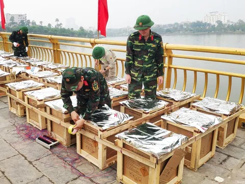 Bên trong trận địa pháo hoa dịp lễ hội Giỗ Tổ Hùng Vương