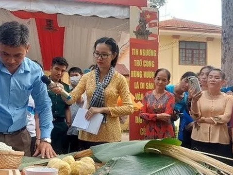 Vĩnh Long: Thực hành truyền dạy gói bánh chưng