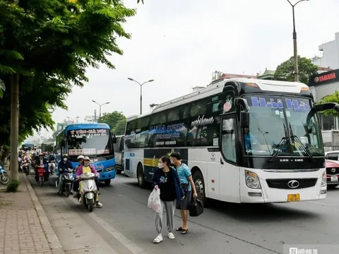 Xe “rùa bò” đón khách, cửa ngõ Thủ đô ùn dài dịp nghỉ lễ 30/4 - 1/5