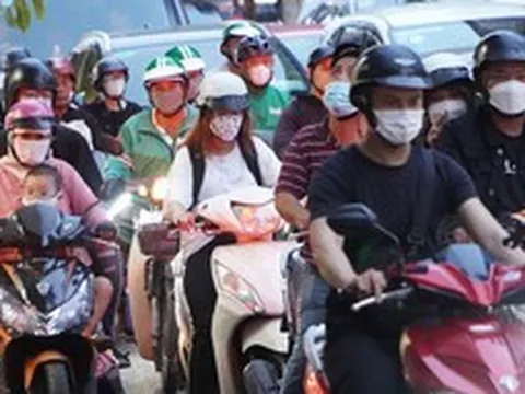 TP HCM: Bến xe, đường ra sân bay đông nghịt người