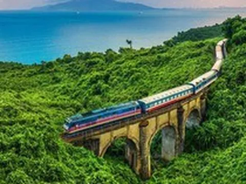 Có gì trên chuyến tàu giá vé chỉ dưới 200.000 đồng, nhưng được mệnh danh là "cung đường sắt đẹp nhất Việt Nam"?